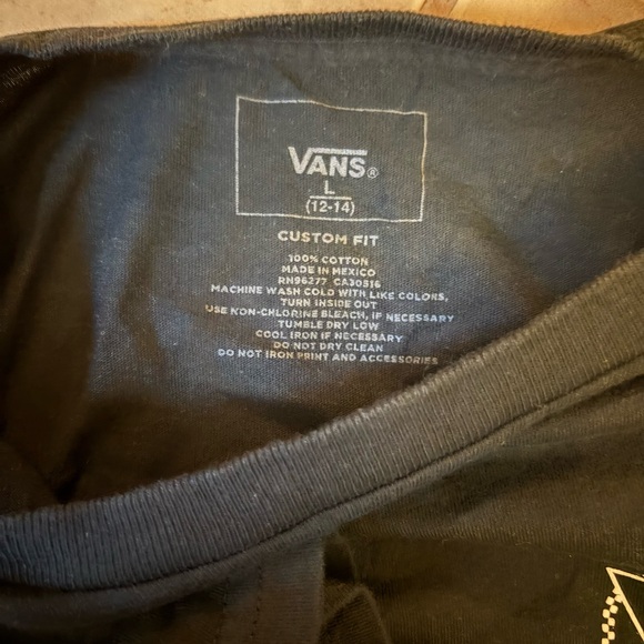 ✨ Vans Boys Black Custom Fit T-Shirt ✨ - Picture 3 of 3